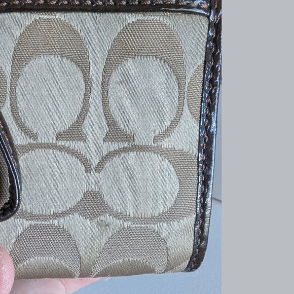 Coach, Signature Wristlet With Turnlock, Brown Canvas & Patent Leather Trim - Picture 4 of 12